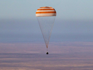 Российские космонавты Олег Кононенко и Николай Чуб вернулись на Землю после годового полета