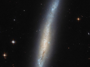 Космический телескоп Хаббл снял NGC 4423, галактику, расположенную на расстоянии около 55 миллионов световых лет в созвездии Девы