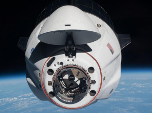 Корабль Crew Dragon с четырьмя туристами состыковался с МКС