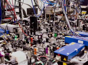 Российский квантовый прорыв: физики из ФИАН создали ионный компьютер на 70 кубитов и с рекордной точностью